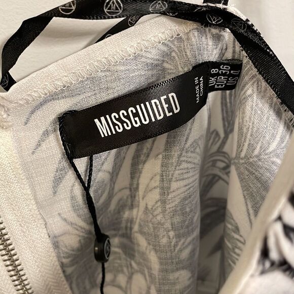 Missguided Corset Style Cropped Top - Picture 4 of 9